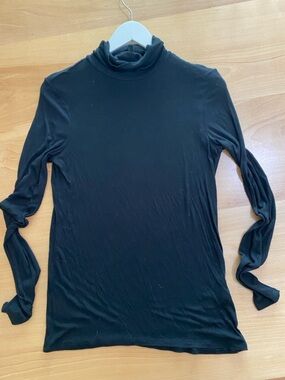 White House Black Market Black Long Sleeve Turtleneck Tee Small